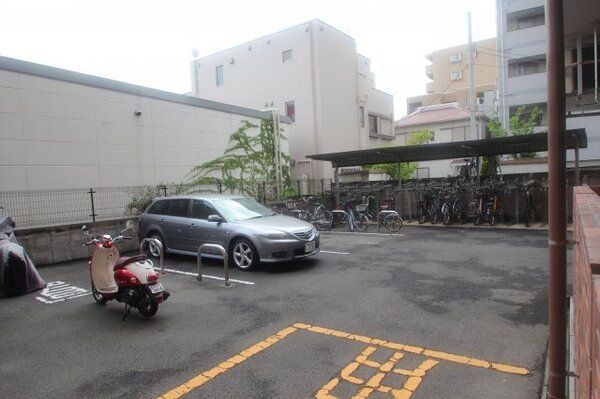 セシーズイシイ20 駐車場