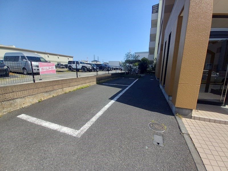 サクラスクエア 駐車場