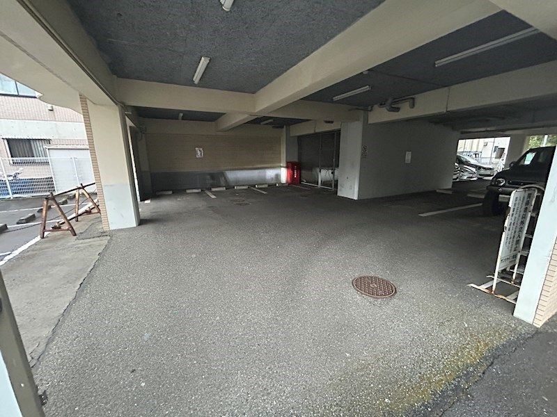 サンシャイン菊名 駐車場
