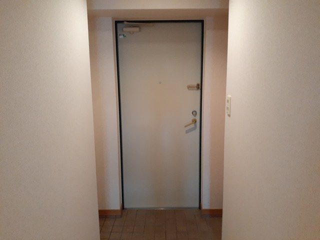 ヒルズ　ビッグ　ウエスト 玄関