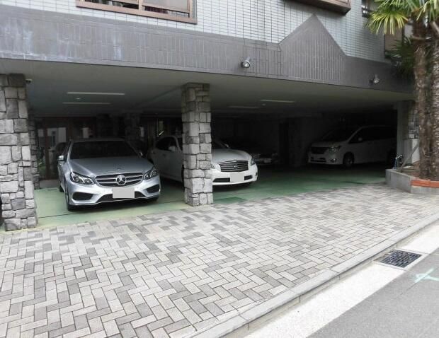 SRコート 駐車場