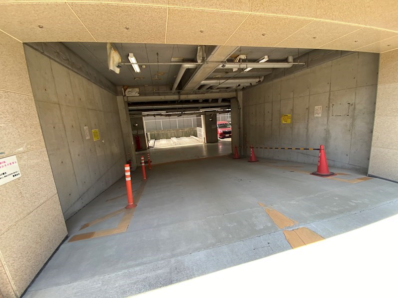 アルテーヌ新横浜 駐車場