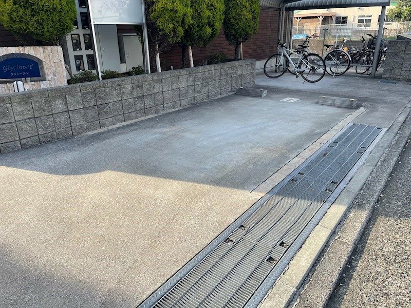 グリシーヌＹ 駐車場