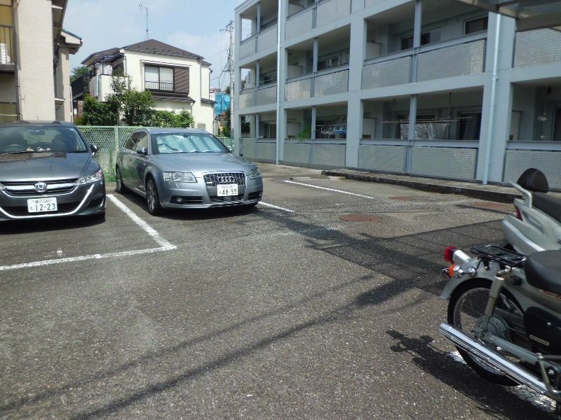 テルージュ菊名Ⅱ 駐車場
