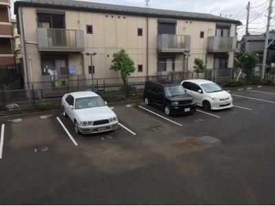 パークヒル三ツ沢 駐車場