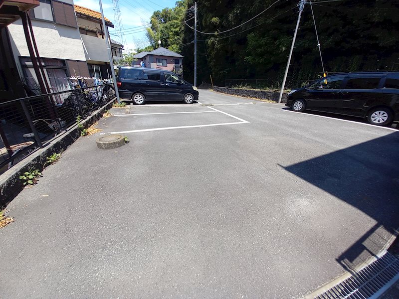 レジデンスＢ棟 駐車場