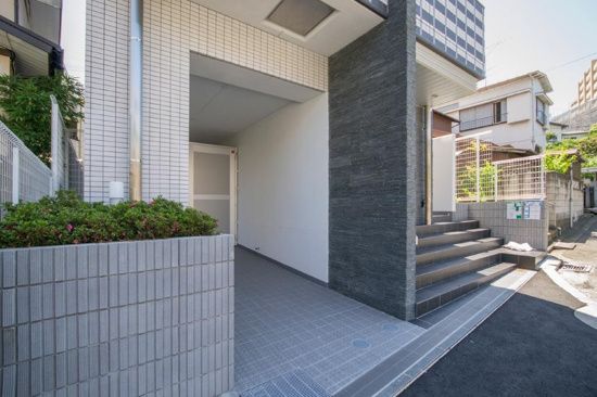 プレミアムキューブ横浜反町 エントランス