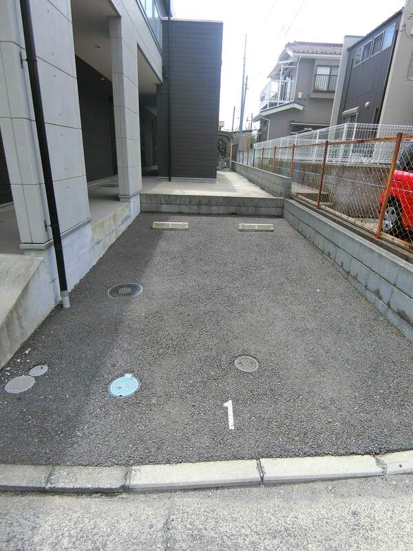 リブリピーチテラス綱島壱番館 駐車場