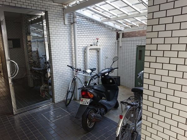 サンルピナス 駐車場