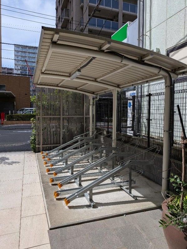 カーサアリビオ新横浜 駐車場