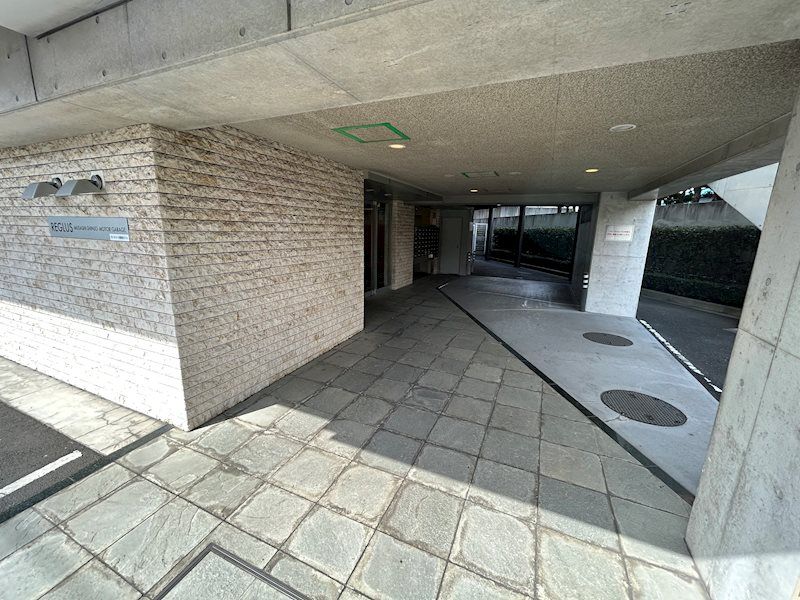 レグラス武蔵新城モーターガラージュ エントランス