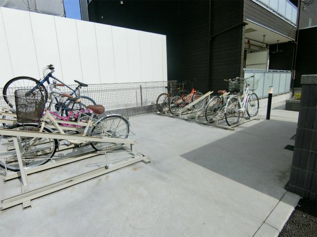リブリ・西御幸 駐車場