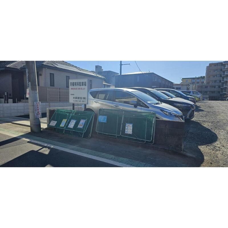 モダンテラス 駐車場