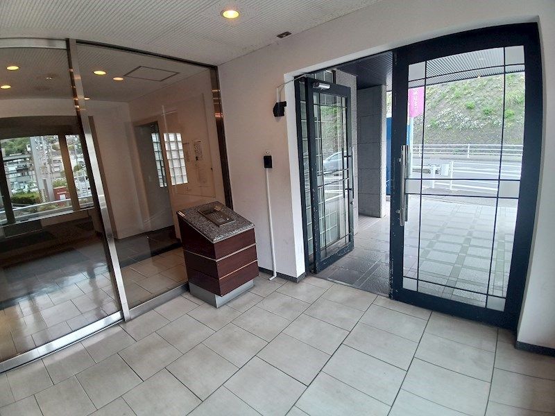 グランデ岸根公園Ⅱ エントランス