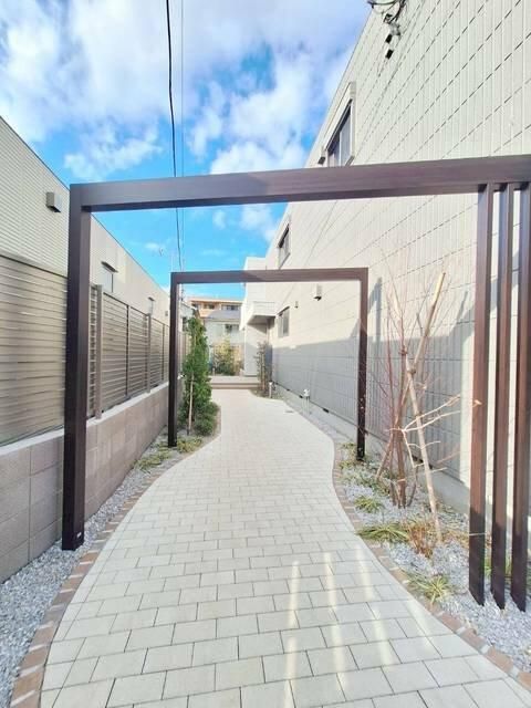 PLUS CITY エントランス