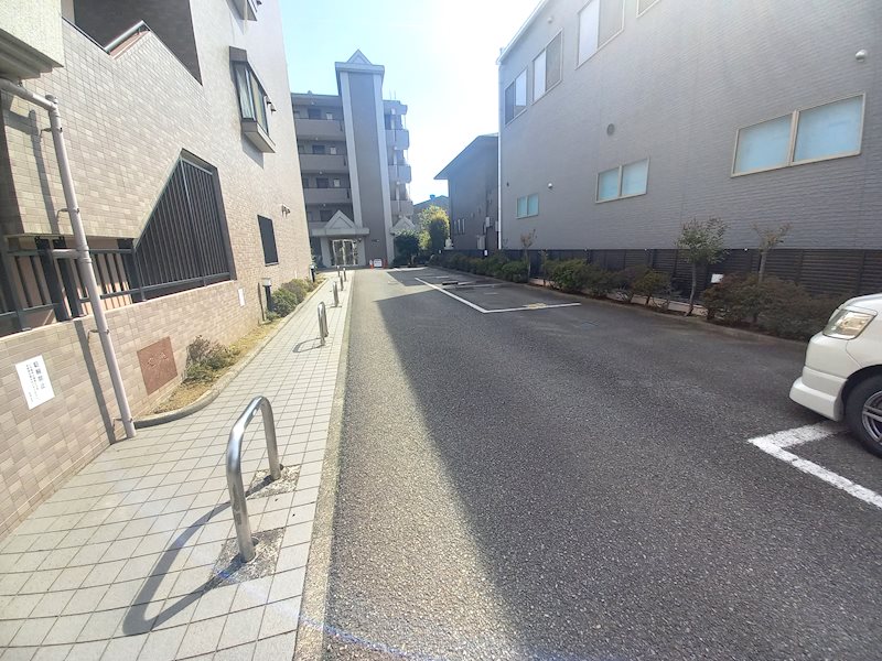 新横浜ガーデンコートＡサイド 駐車場