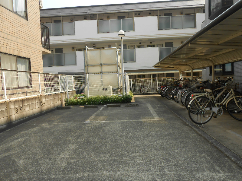 エクセレント日吉 駐車場