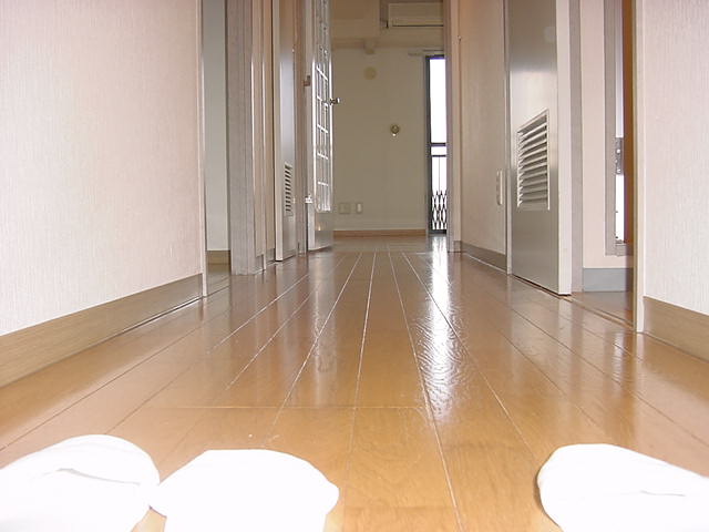 ワイズ新横浜 玄関