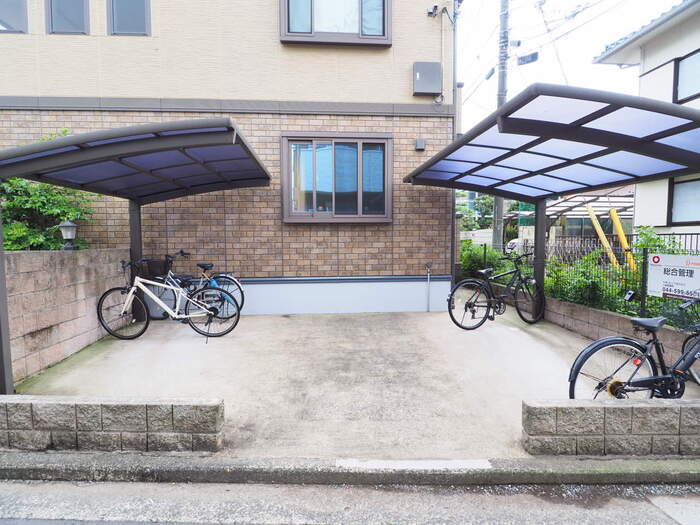セレニティ横浜 駐車場