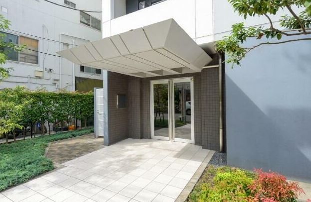 ドゥーエ新川崎 玄関