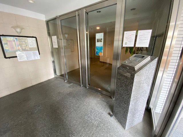 アソシエ横浜 エントランス