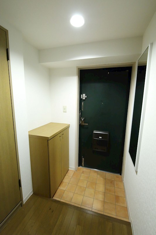 グランドール東寺尾 玄関