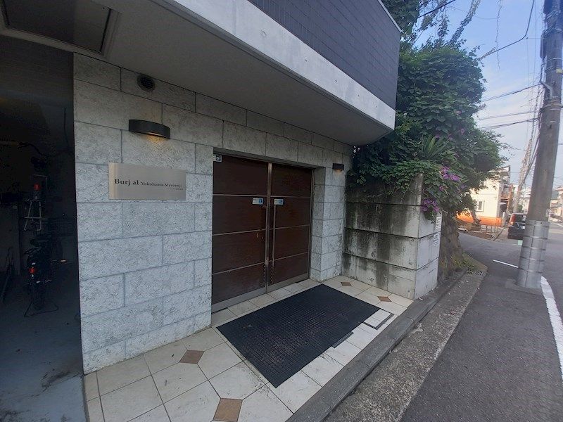 バージュアル横濱妙蓮寺 エントランス