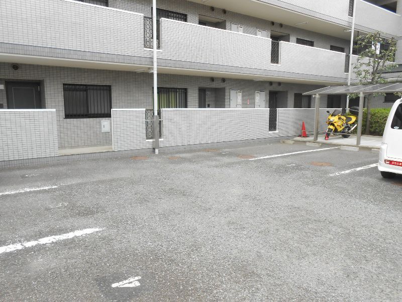 コーポラストマト 駐車場