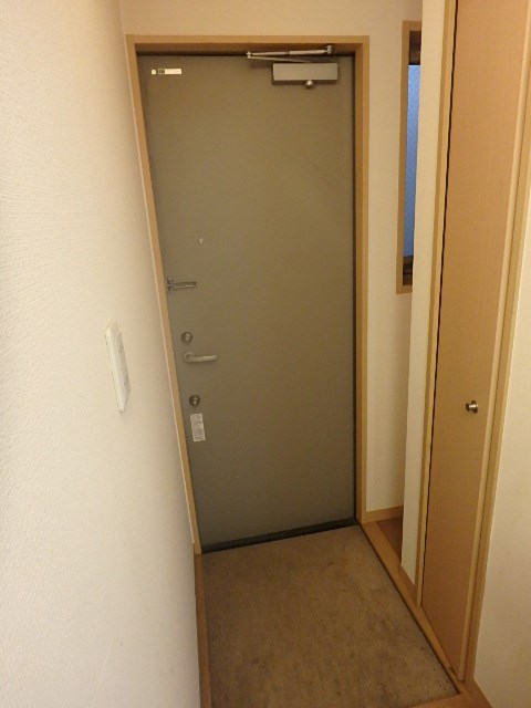 テオルカ  玄関