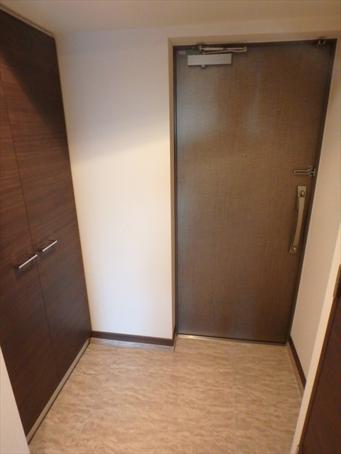 アルマドーラ王子   玄関