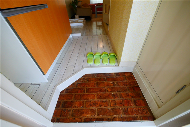 フローラ8 玄関