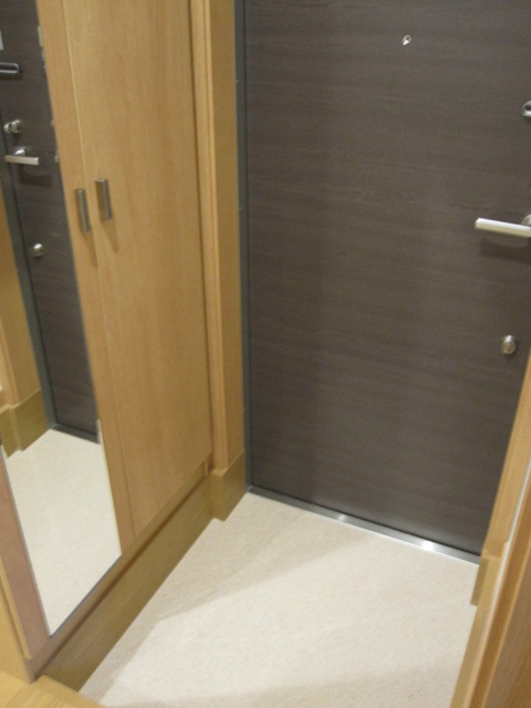 ロータスハウス 玄関