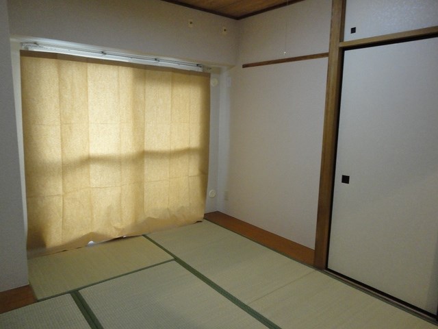 上野ロイヤルハイツ ベッドルーム