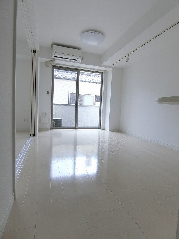 エステ浅草壱番館  リビング