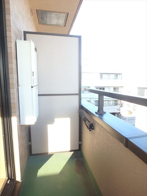 チセ・ムジュール ベランダ