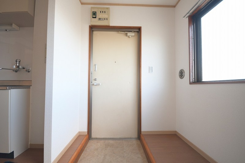 メゾンメモリー  玄関