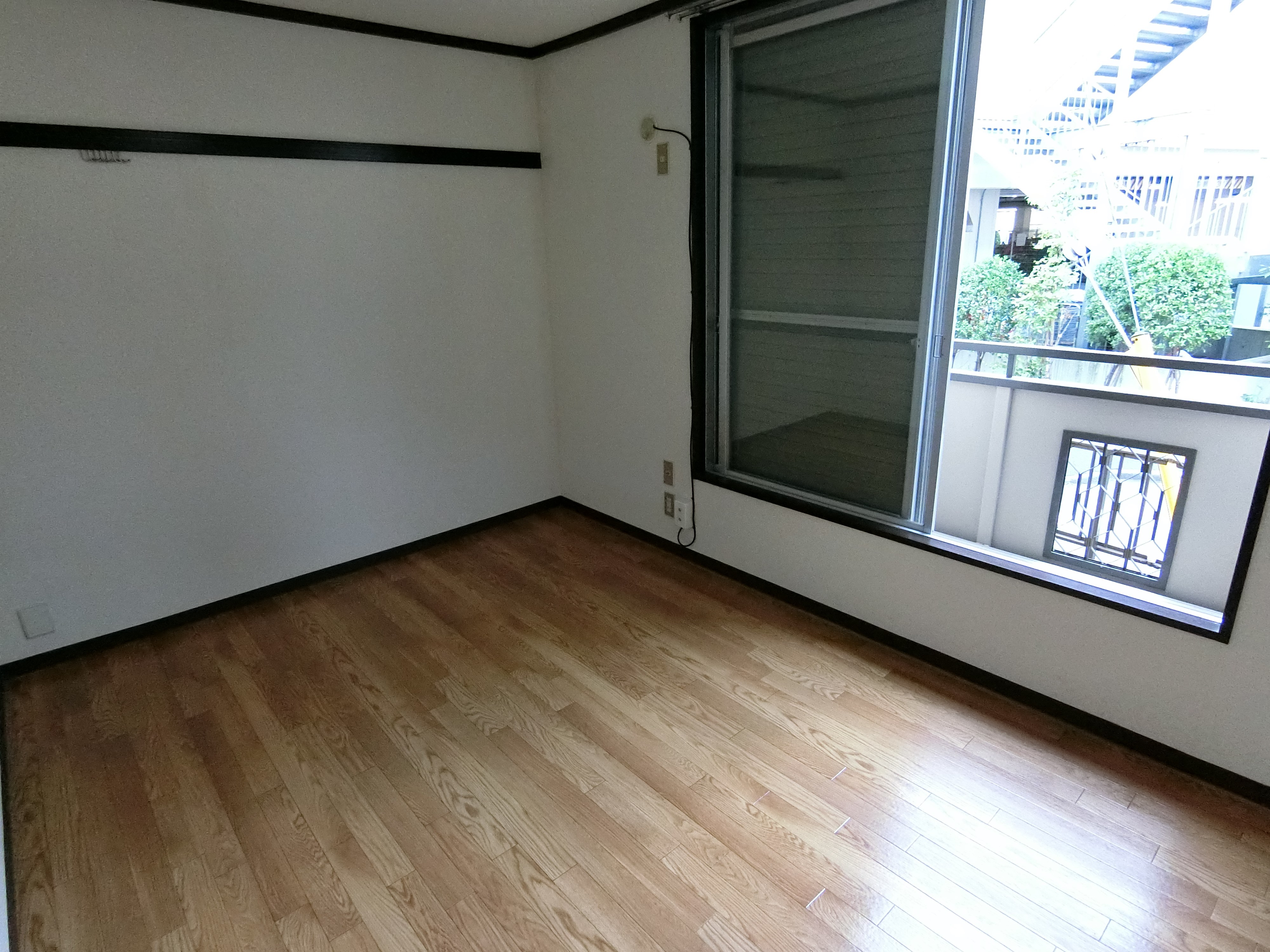 フラワーハイムA   リビング