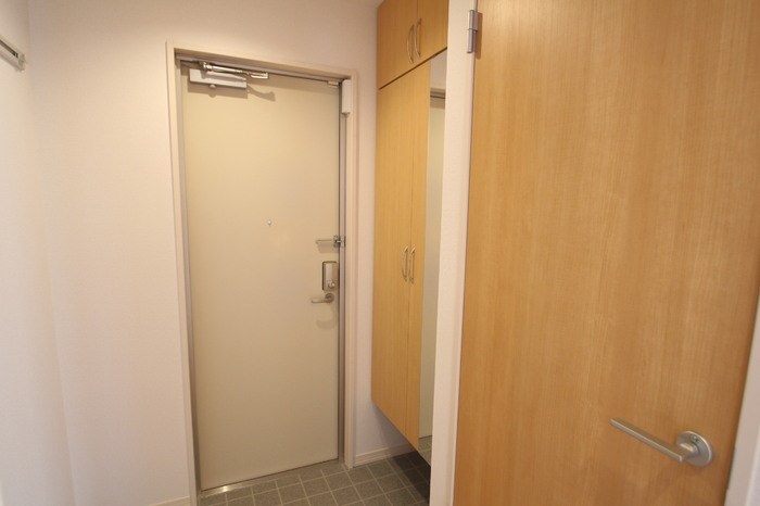 プランドールB 玄関