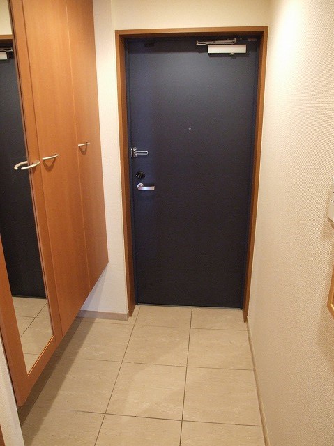 ロイヤルパークス新田 玄関