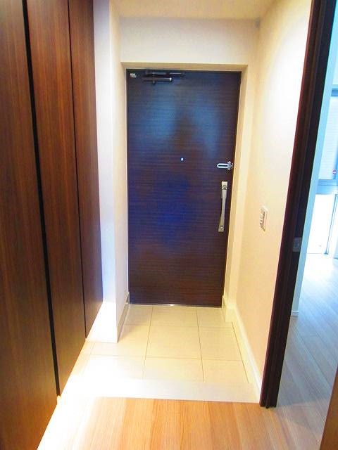 プラウド王子本町ディアージュ 玄関