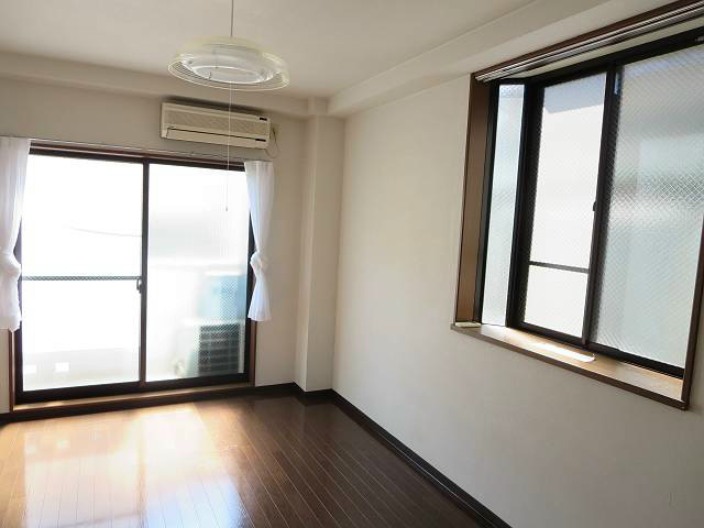 朋悠館 リビング