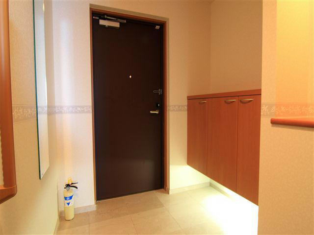 ロイヤルパークス西新井 玄関