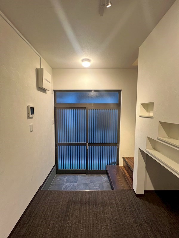 荒川1丁目貸家  玄関