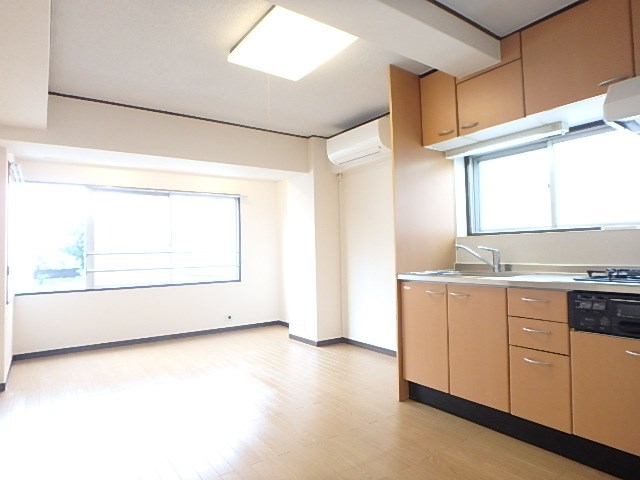 ヴィラ赤津 リビング