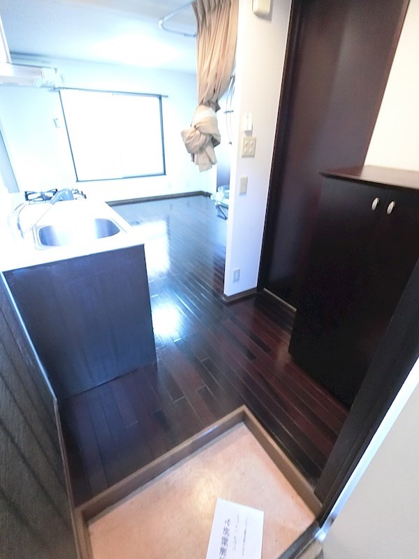 ハローレジデンス東大前 玄関