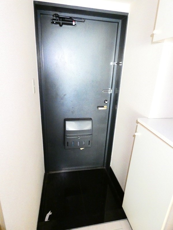 ユタカローズガーデン 玄関