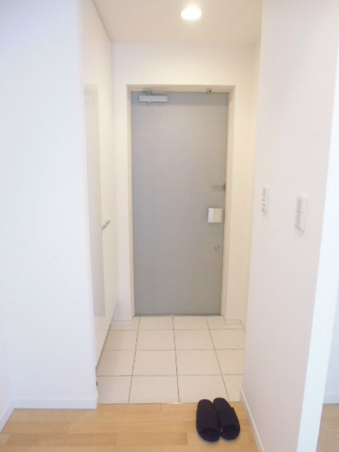 ルクレ新川レジデンス　（旧：KWレジデンス新川）   玄関