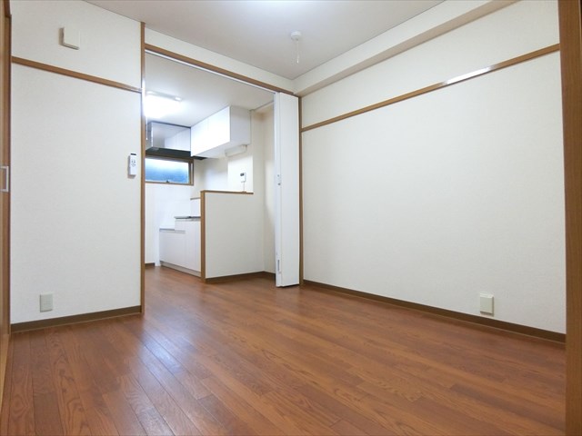 石本ビル リビング