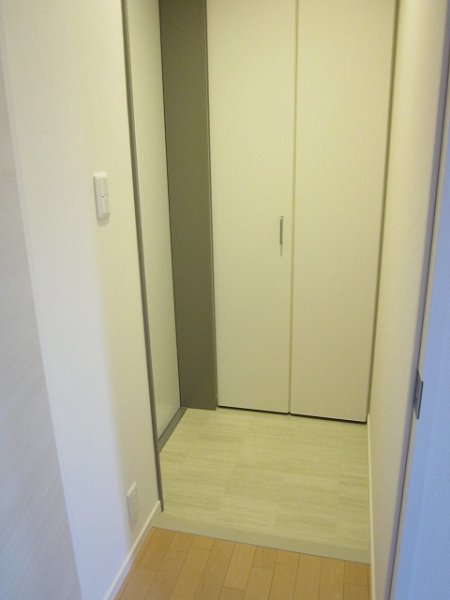 ル フレール滝野川 玄関