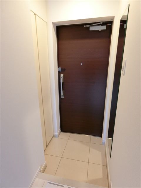 ルフレ リバーサイド町屋 玄関